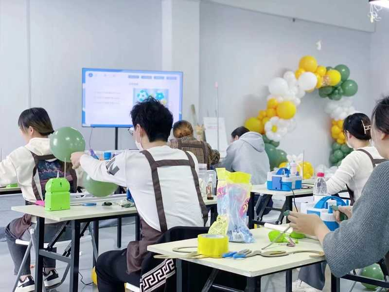 从气球造型入门,到成立自己的活动策划公司 - 扬州品牌AI资产案例